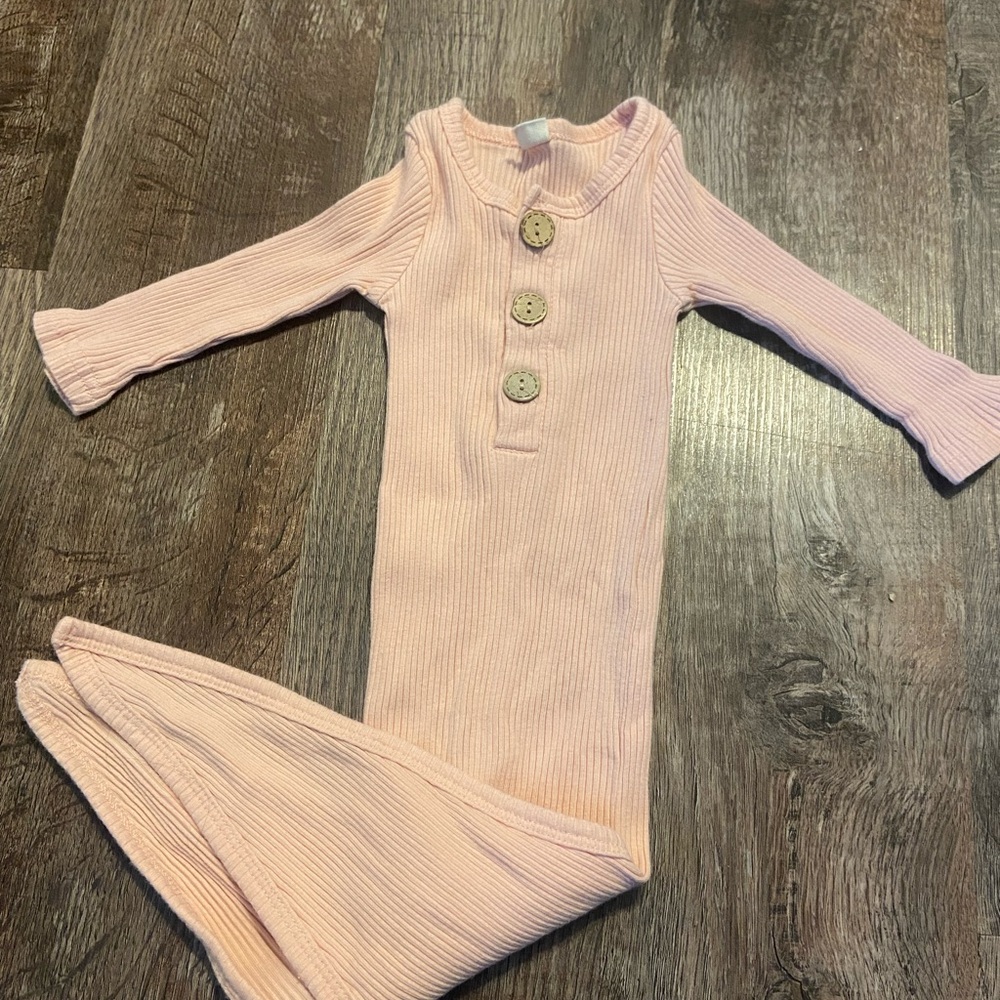 Baby knotted gown